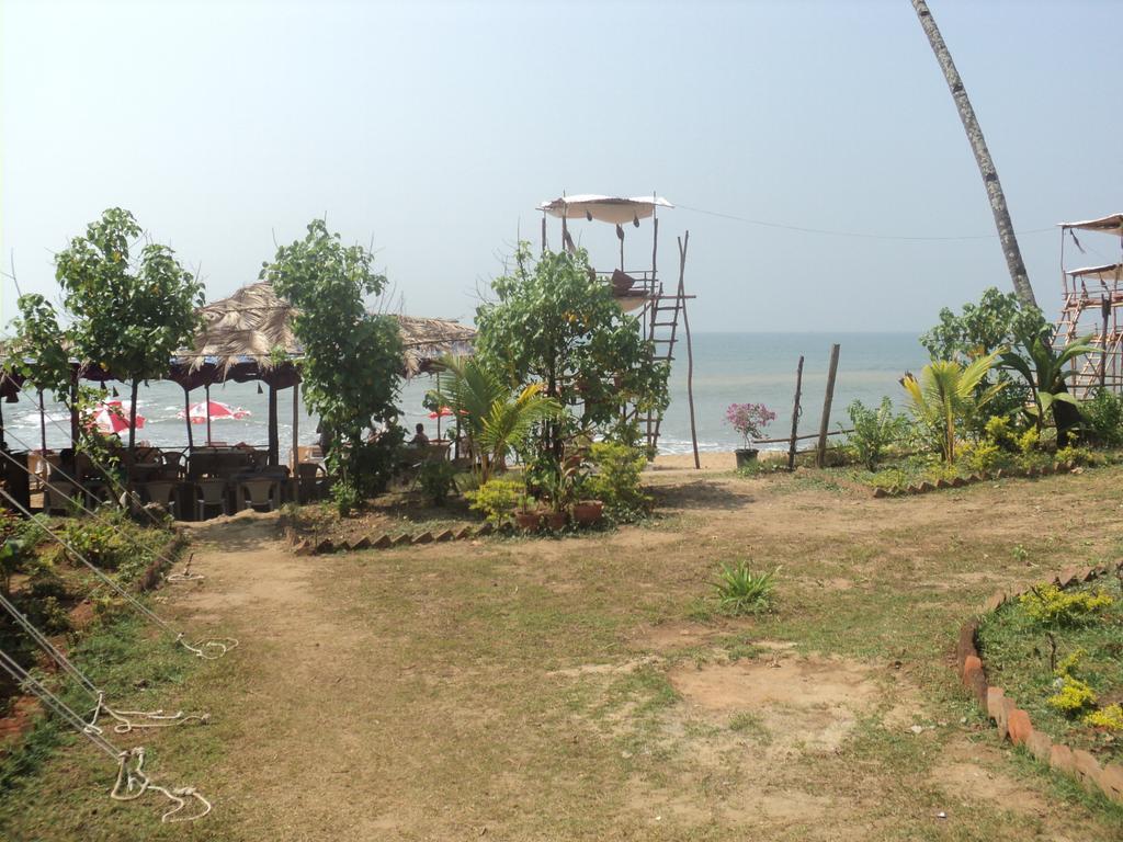 Five Five Restaurant And Guest Tents Hotel Anjuna Exterior photo