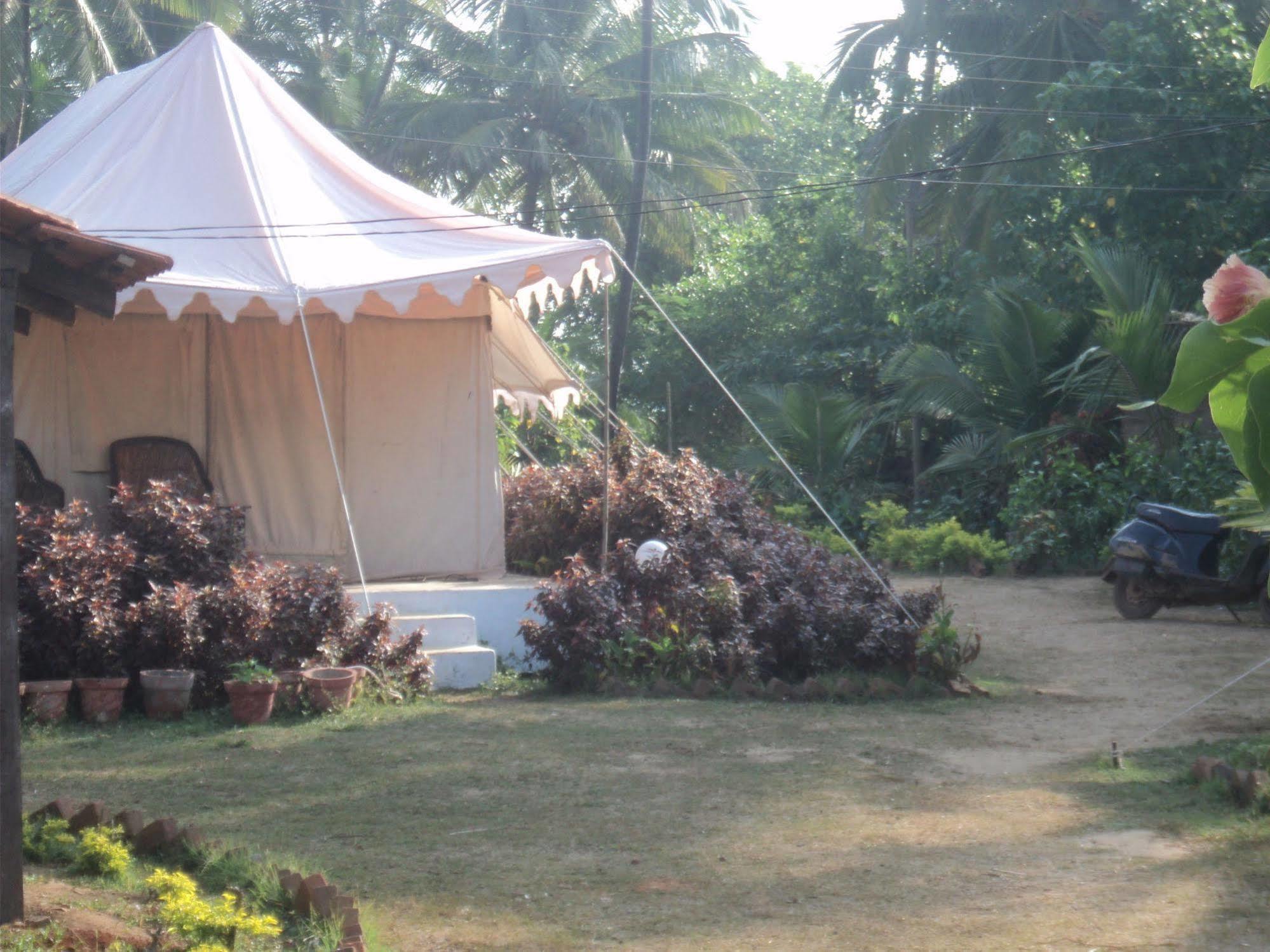 Five Five Restaurant And Guest Tents Hotel Anjuna Exterior photo